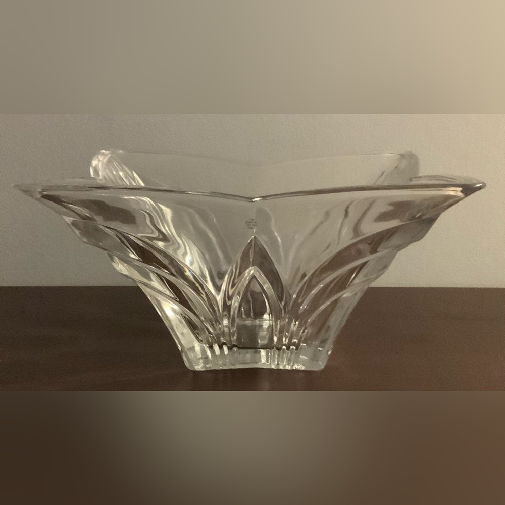 Decorative crystal bowl